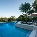 Luxury With Heated Pool - Tekla Apartment