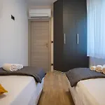 Luxury With Heated Pool - Tekla Apartment Mravince