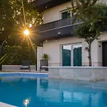 Apartment Luxury With Heated Pool - Tekla Mravince