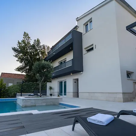 Apartamento Luxury With Heated Pool - Tekla Mravince