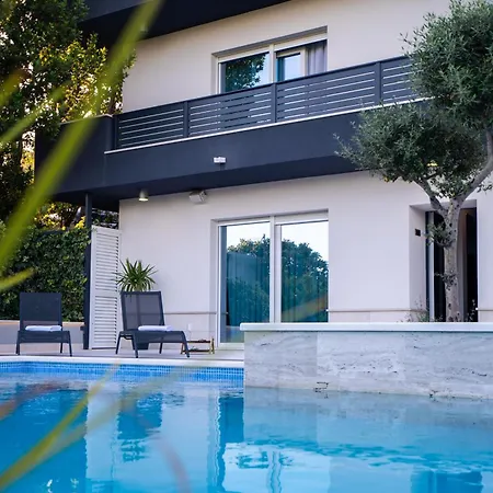Luxury With Heated Pool - Tekla Apartamento Mravince